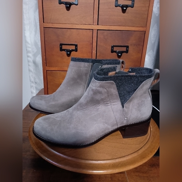 Vionic Shoes - Vionic Boots Joslyn Womens 7 Gray Suede Side Zip Orthotic Ankle Booties
